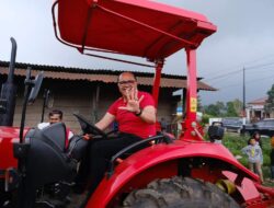 Desa Partibi Lama Kecamatan Merek Kabupaten KaroTerima Bantuan 1 Unit Tracktor dari Dr. Junimart Girsang Anggota DPR – RI