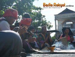 Masyarakat Adat Gelar Ritual di Depan Pengadilan Negeri Simalungun Buntut Kasus Kriminalisasi Sorbatua Siallagan