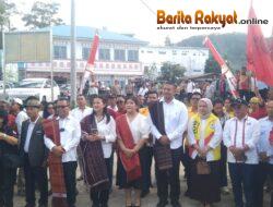 Bakal Calon Bupati dan Wakil Bupati Poltak Sitorus – Gaga Naiborhu Daftar ke KPU Kabupaten Toba 