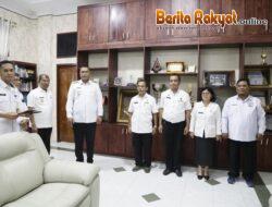 Penyerahan Empat SK Plt Oleh Bupati Toba Effendi Napitupulu
